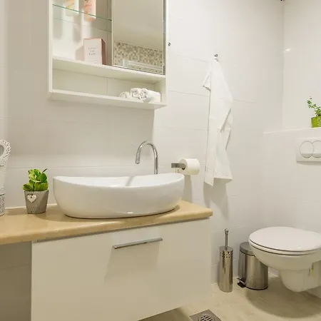 Apartment Oasis *